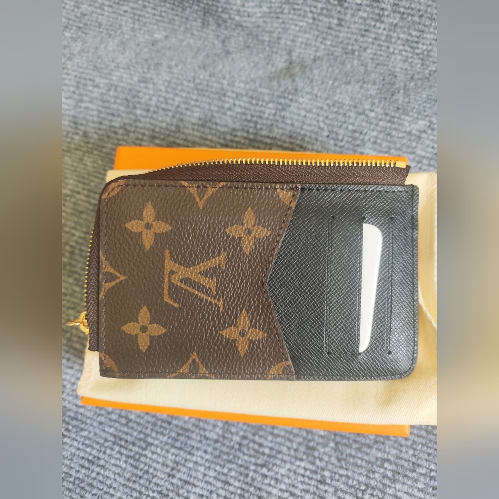 Louis Vuitton Recto Verso Card Holder - Picture 2 of 6